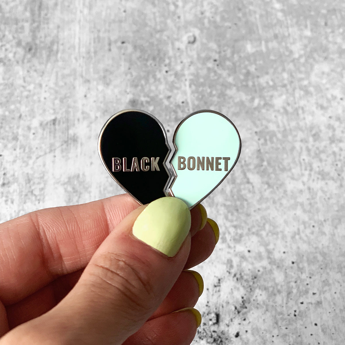 BLACK/BONNET CRACKED HEARTS Lapel Pin Set