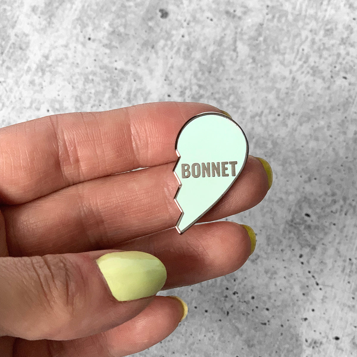 BLACK/BONNET CRACKED HEARTS Lapel Pin Set