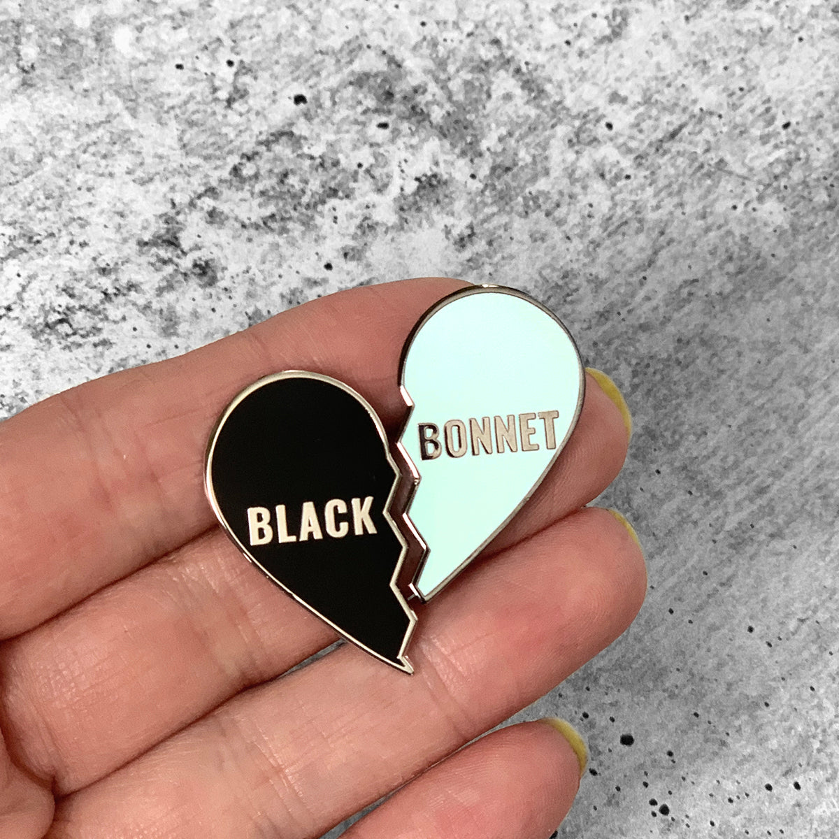 BLACK/BONNET CRACKED HEARTS Lapel Pin Set