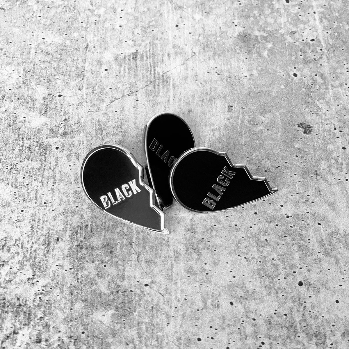 BLACK/BONNET CRACKED HEARTS Lapel Pin Set