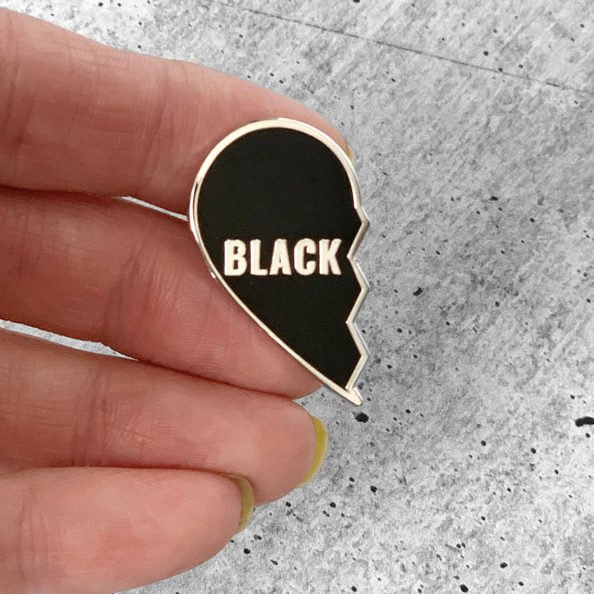 BLACK/BONNET CRACKED HEARTS Lapel Pin Set