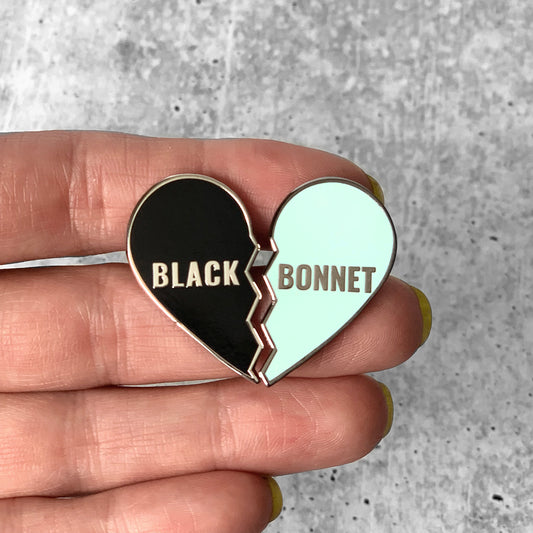 BLACK/BONNET CRACKED HEARTS Lapel Pin Set